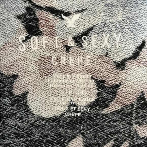 American Eagle Women’s v-neck long sleeve top - Picture 4 of 4